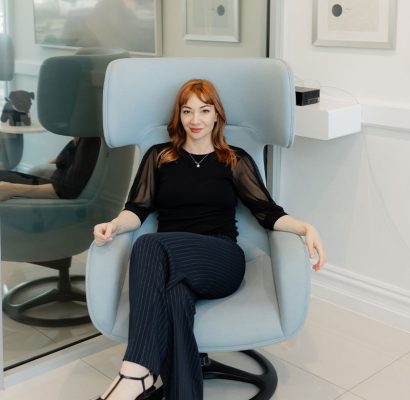 Elena Leonardos in chair